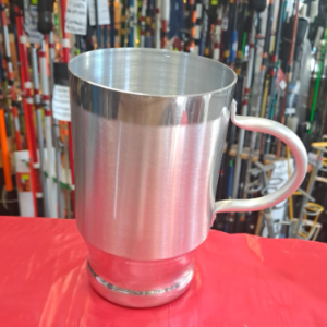 aluminio con manija con forma de copa