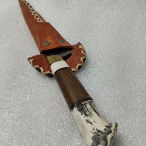 Cuchillo con vaina artesanal