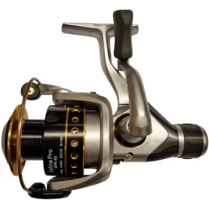 Rodamientos 3+1 inox Capacidad: 0.25mm/300mts 0.30mm/210mts 0.35mm/155mts Ratio 5.0:1 Bobinas: 1 bobina de Aluminio Embrague: Trasero